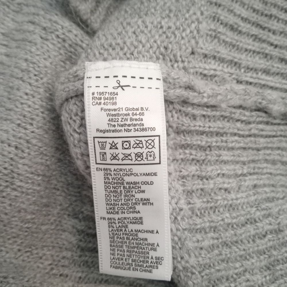 Forever 21 grey "love " sweater size M - Picture 4 of 4